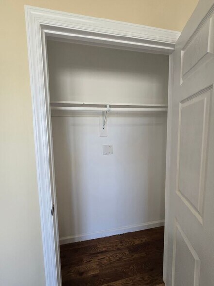 Building Photo - 53 Philip Pl