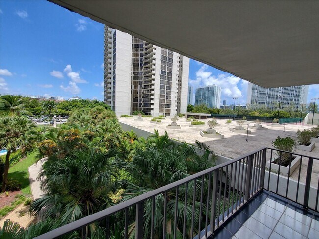 Building Photo - 18151 NE 31st Ct