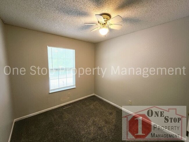 Building Photo - Gorgeous 3 Bedroom, 2 Bathroom, 2 Car Gara...