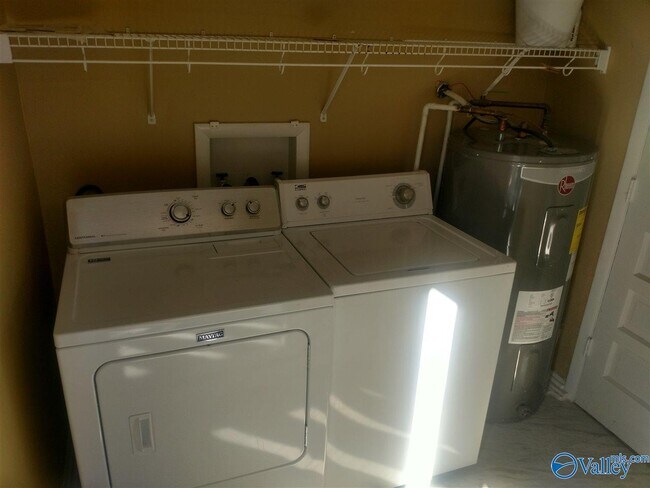 Building Photo - 11012 Crestfield Dr SE