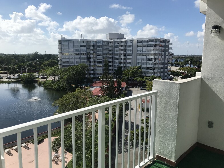 Building Photo - 1300 NE Miami Gardens Dr