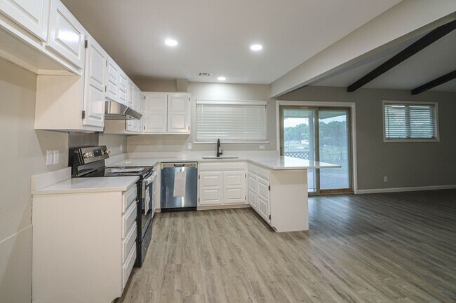 Building Photo - Total Remodel in Bentree - 3bed 2 bath!