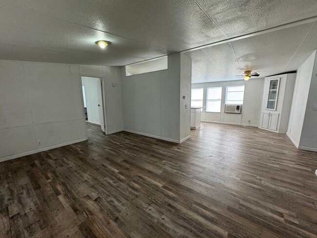 Building Photo - 3 Bedroom, 2 Bath home in Branford