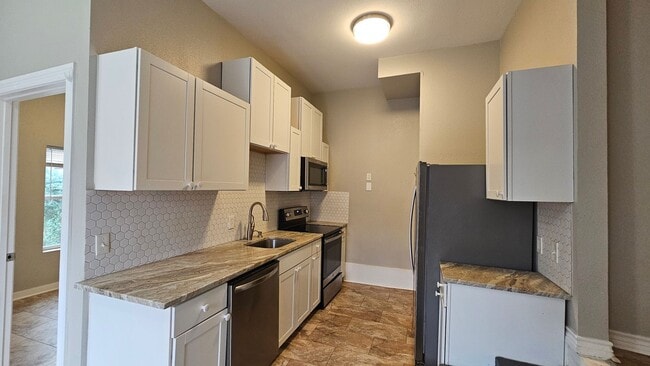 Building Photo - 2115 Glenwood Ln