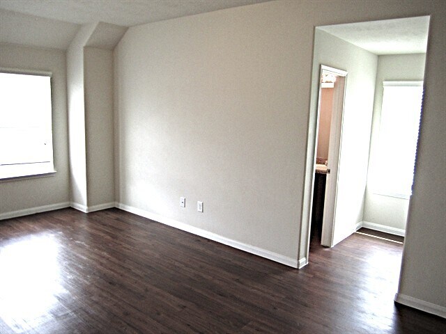 Building Photo - 22323 Queenbury Hills Dr