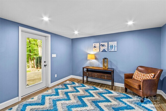 Building Photo - 9598 Riviera Dr