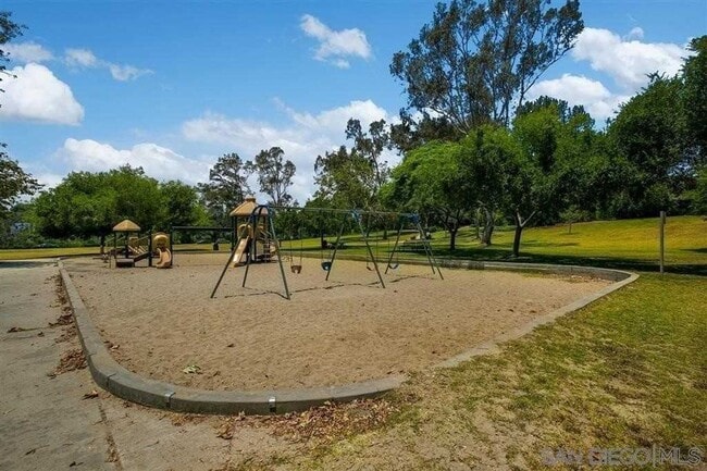 Building Photo - Beautiful 3B/2.5BA W/ Attached 2 Car Garage, A/C, & W/D in La Jolla!