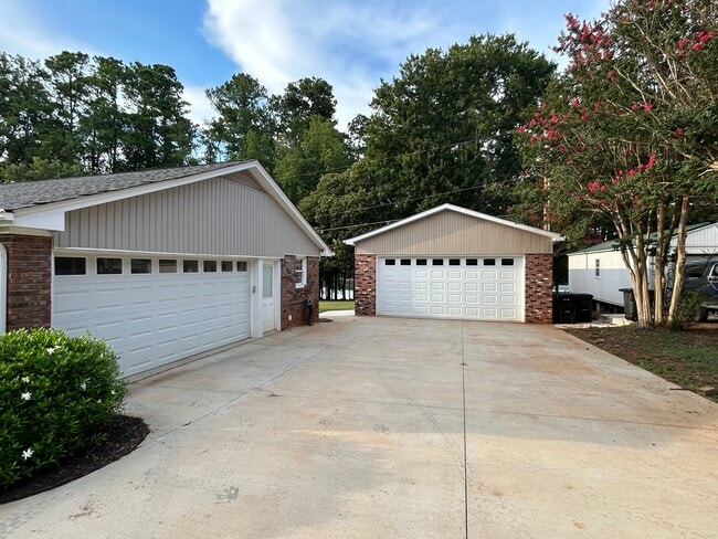 Building Photo - 406 Arcadia Dr