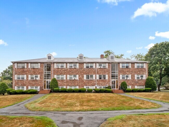 Building Photo - 90 Edgelawn Ave