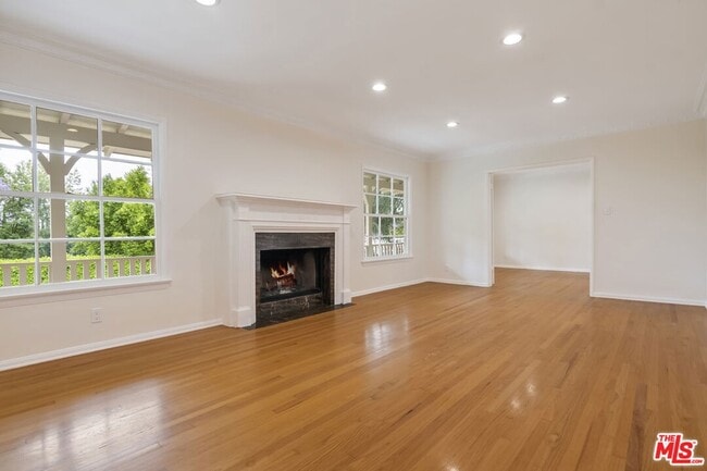 Building Photo - 18080 Karen Dr