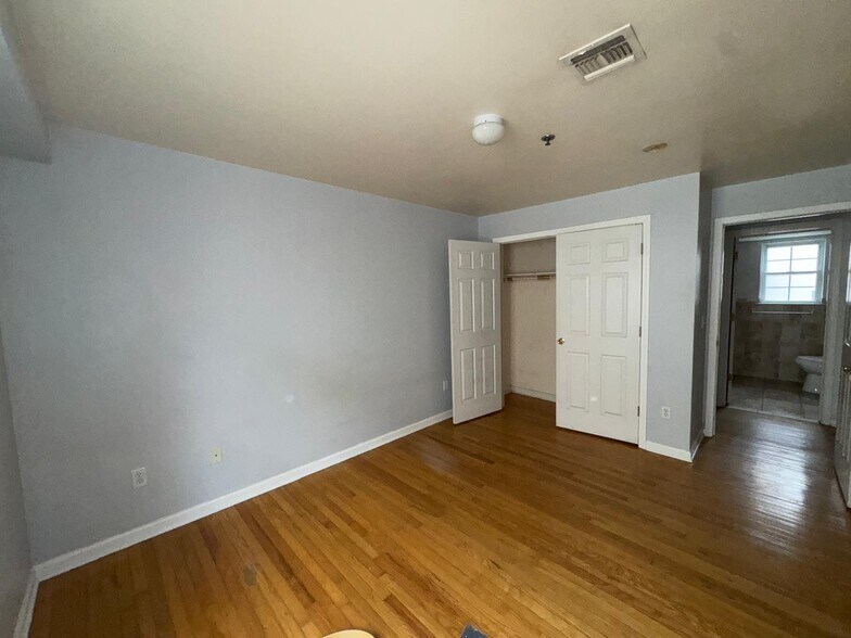 Building Photo - 17 Norfolk St