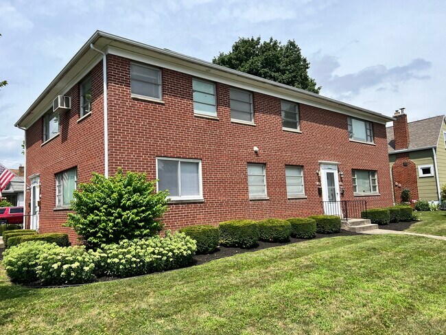 Building Photo - 1537 Doten Ave