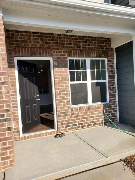 Building Photo - 9204 Grand Valley Dr