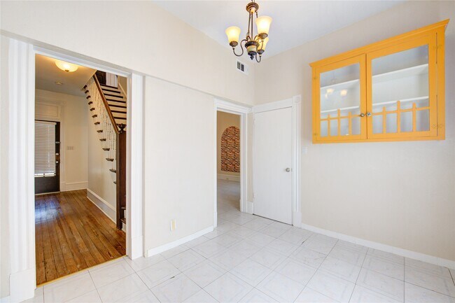 Building Photo - 1619 Ursuline St