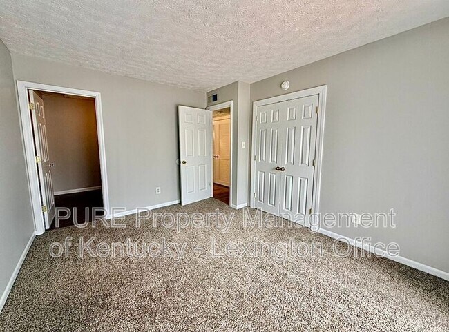 Building Photo - 3772 Camelot Dr