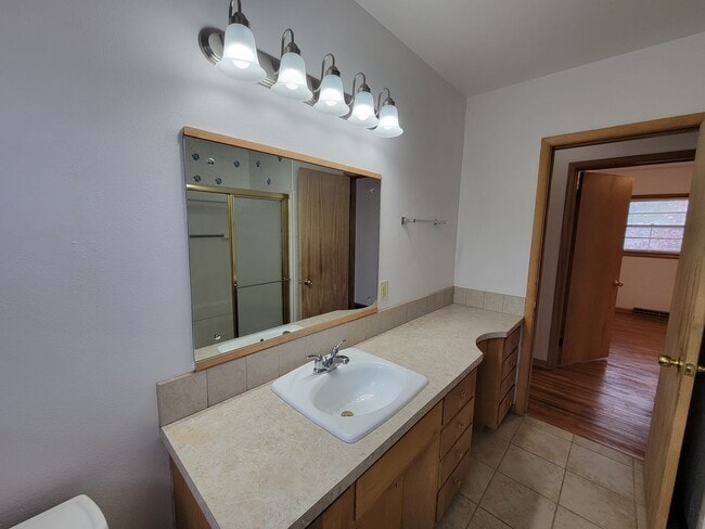 Building Photo - Great Home in quiet Waterloo Neighborhood