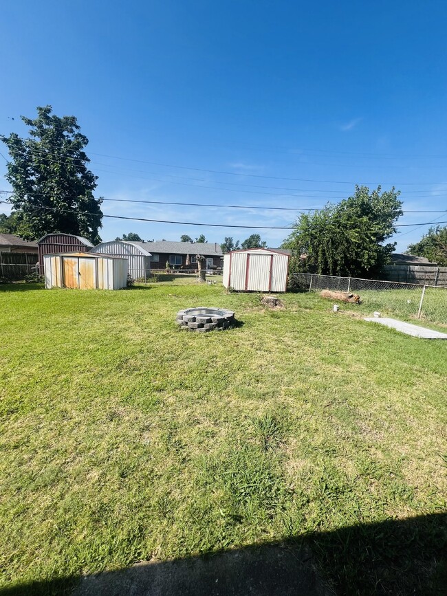 Building Photo - 840 N Windermere Dr