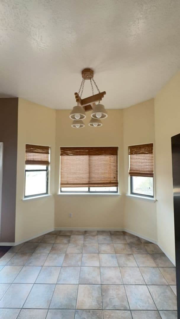Building Photo - Beautiful 3 Bedroom Home 87402
