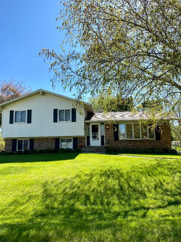 Primary Photo - 111 White Oak Dr