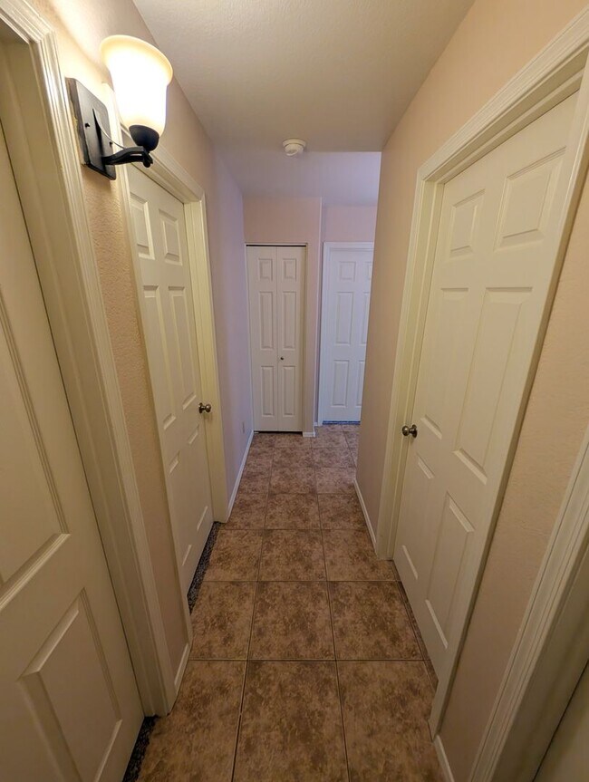 Building Photo - 3 Bedroom Plus an Office Home in the Candlewood Community Near S Cooper Rd and W Warner Rd!