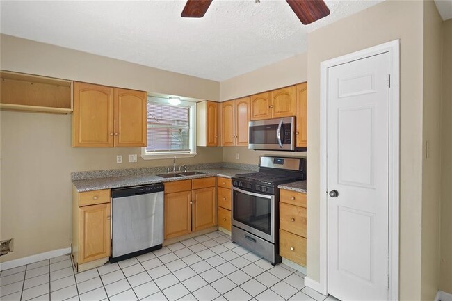 Building Photo - 10518 Linecamp Dr