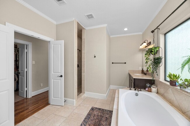 Building Photo - 5907 Kiam St