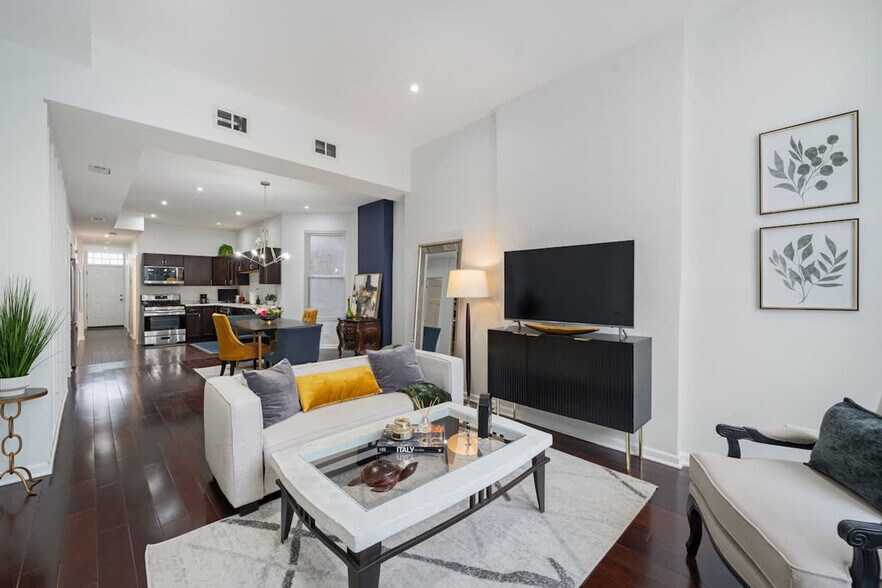 Building Photo - 2851 W Wilcox St