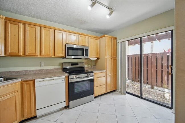Building Photo - 4322 Carambola Cir N