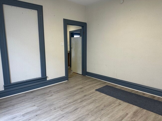 Building Photo - 152 W Main Ave