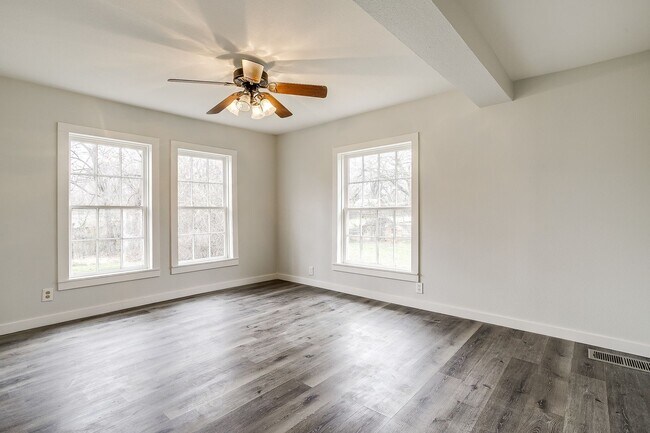 Building Photo - Fully Remodeled 3 Bed, 2 Bath Home in River Oaks w/ Basement- 76114