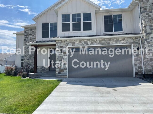 Building Photo - New lower price! Brand New Twin Home in Heber