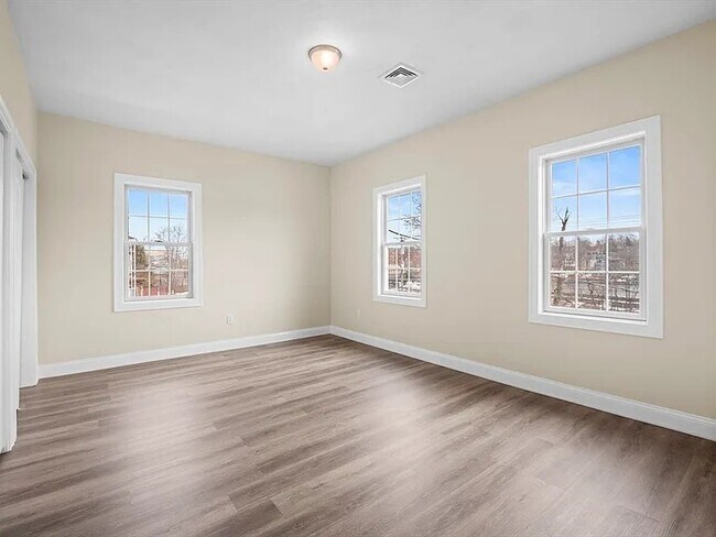 Building Photo - 63 Varnum St