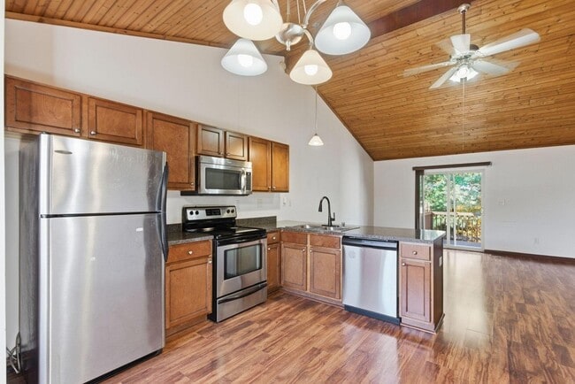 Building Photo - 3547 Lochdale Terrace