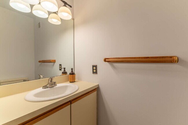 Building Photo - Welcome to your new home in the heart of T...