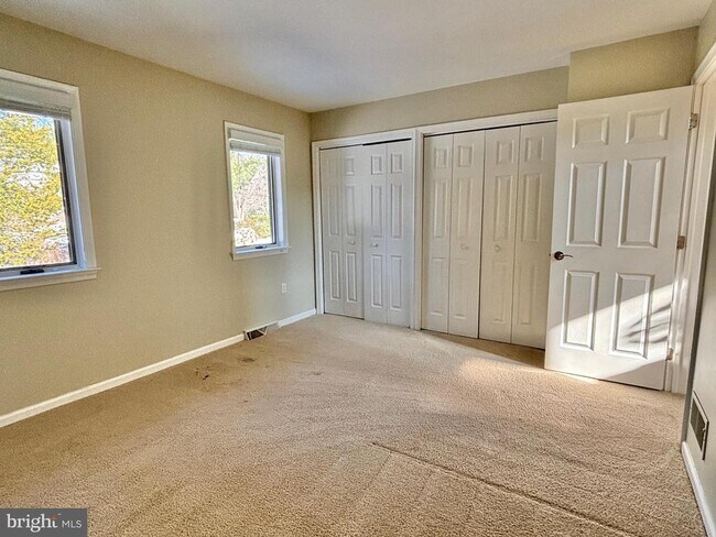 Building Photo - 498 Dean Dr