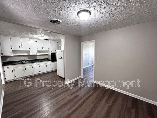 Building Photo - 6422 Solandra Dr