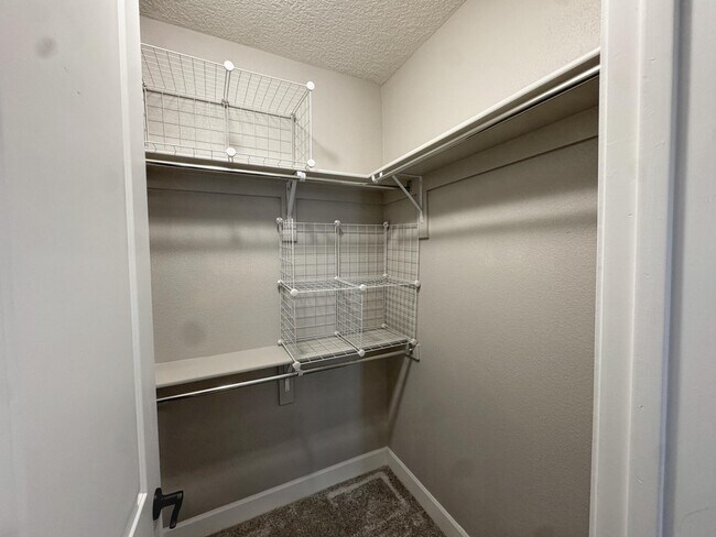 Building Photo - 6801 Prom Ave NE