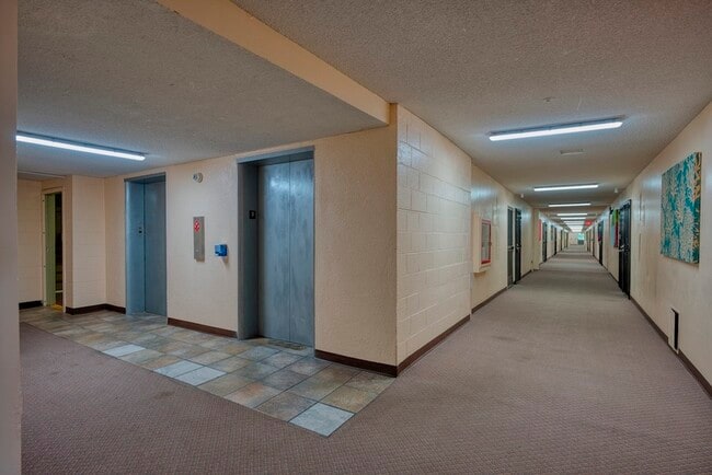 Building Photo - 355 Kalanianaole St