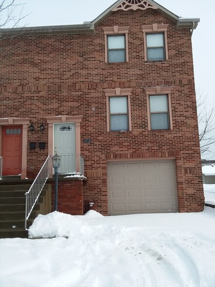 Front - 548 W New Castle St