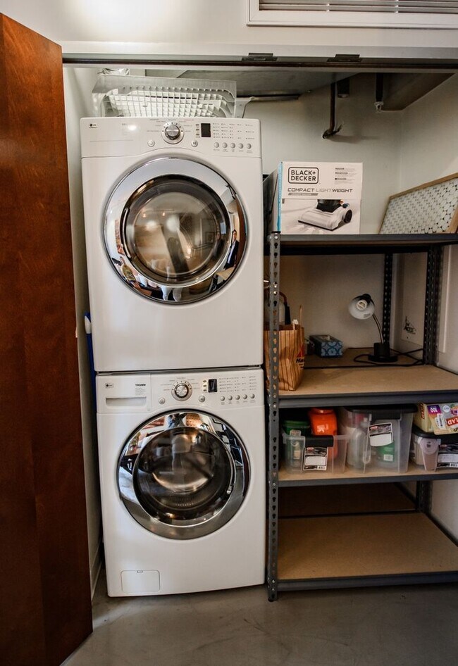 Building Photo - Authentically Cool Downtown Austin Condo | Walk Everywhere | Fully Furnished