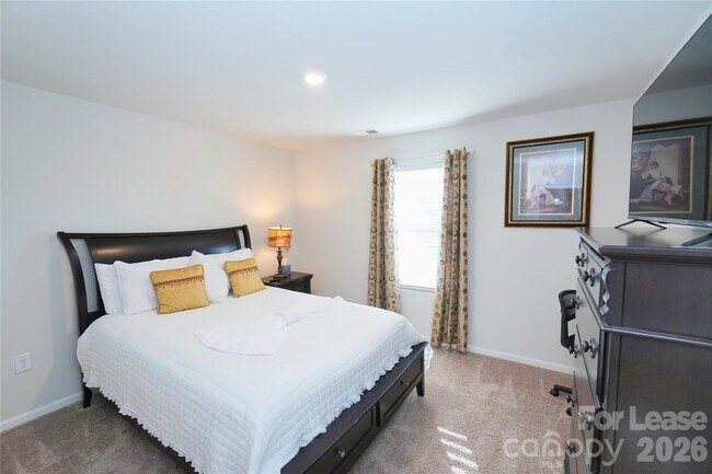 Building Photo - 6008 Lowe Ln