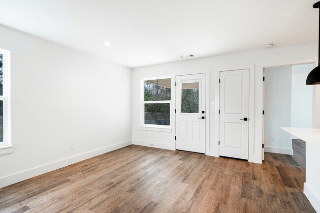 Building Photo - 1521 S Rusk Ave