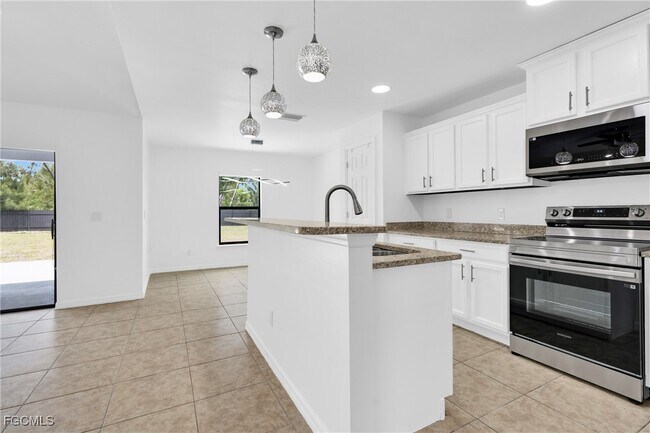 Building Photo - 1601 SW 12th Terrace