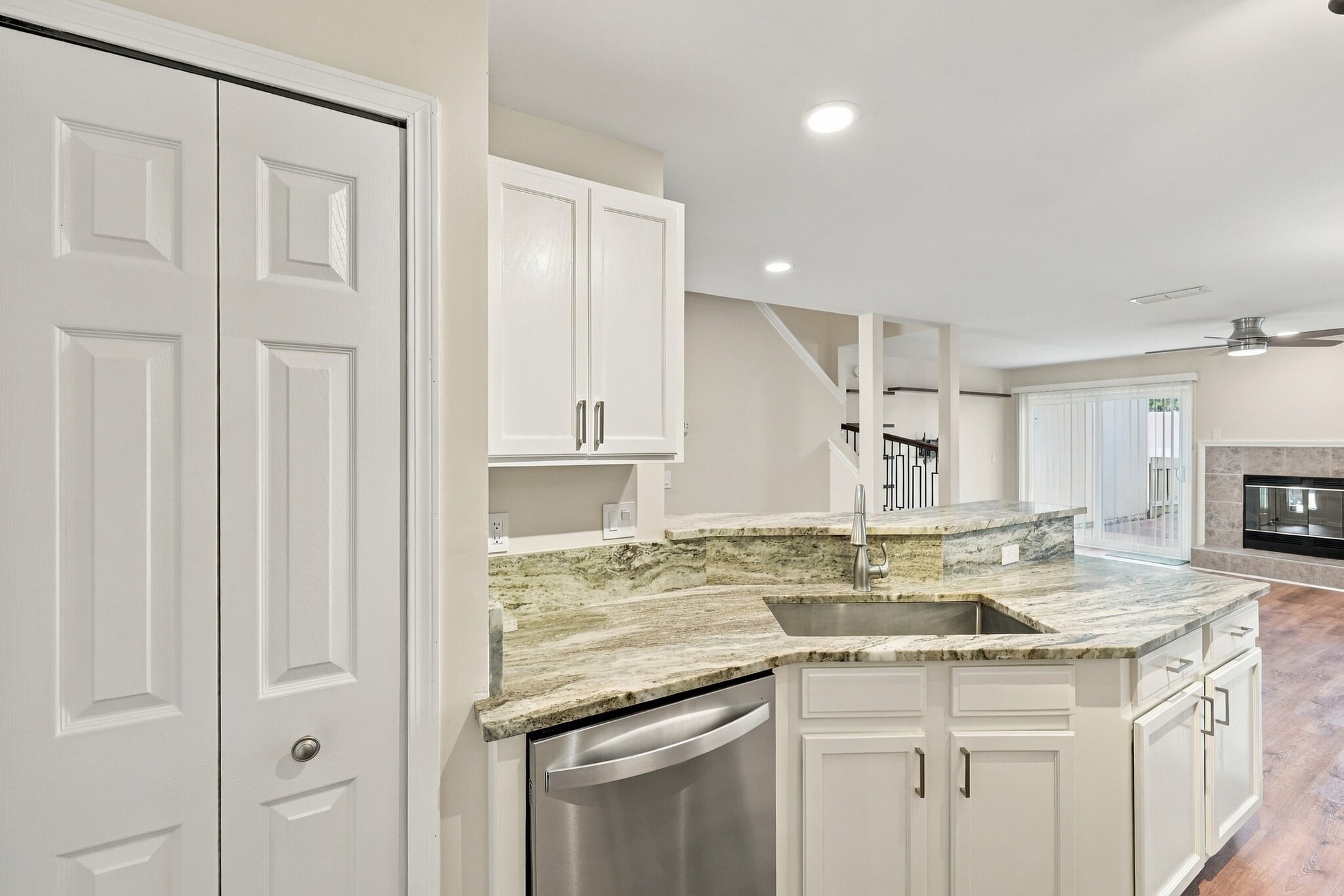 Breakfast bar provides additional seating and countertop space. - 3622 Caroline Vale Blvd