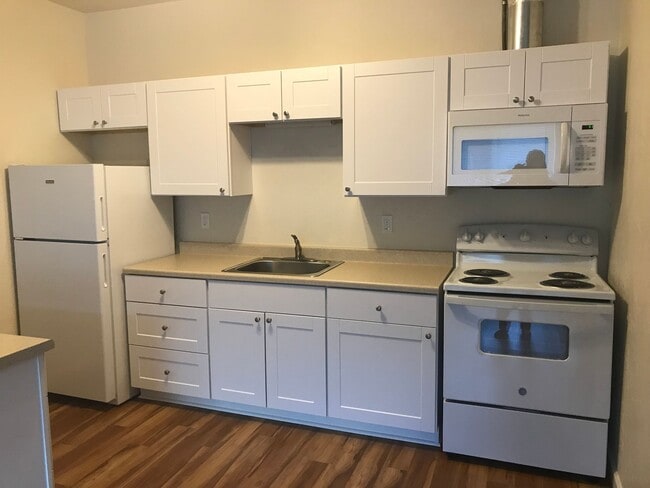 Building Photo - (WWA 5711) 1 bedroom/1 bathroom ~Cat Friendly~