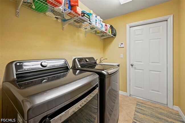 Building Photo - 13800 Farnese Dr