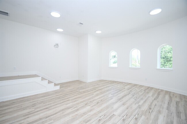Building Photo - 422 Mignon Ln