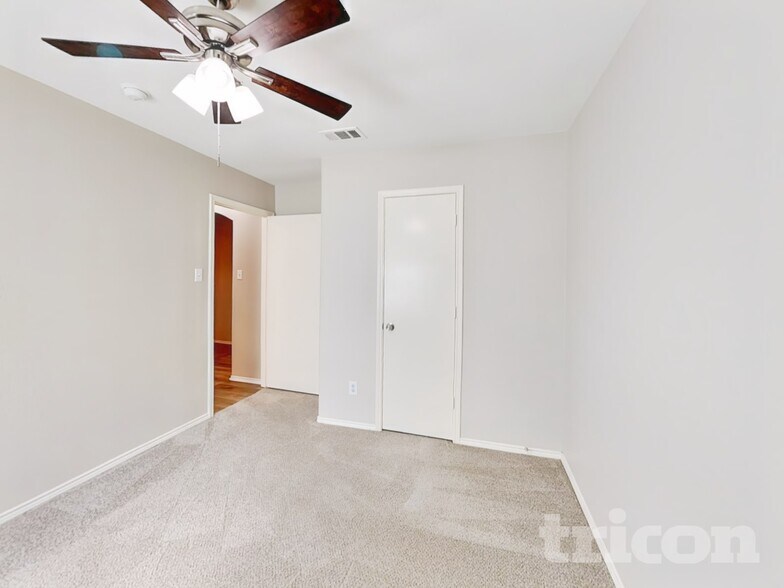 Building Photo - 6701 Fairglen Dr