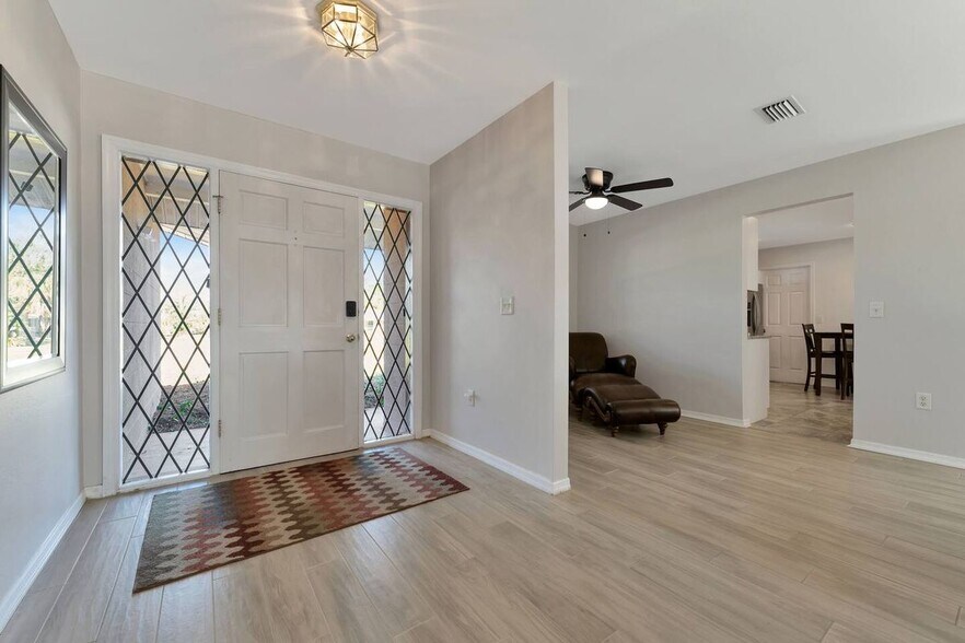 Building Photo - 2916 Woodcrest Dr