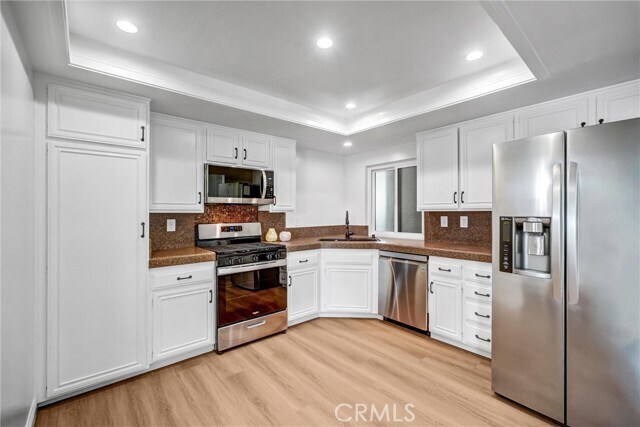 Building Photo - 2032 E Bermuda St